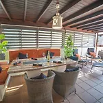 Beautiful Lanzarote 3 Bedrooms Irlanda Private Pool & Only 400m From The Sea Vila