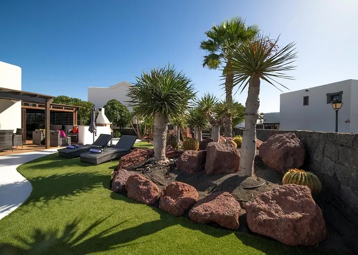 Beautiful Lanzarote 3 Bedrooms Irlanda Private Pool & Only 400m From The Sea Villa