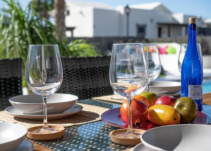 Beautiful Lanzarote 3 Bedrooms Irlanda Private Pool & Only 400m From The Sea Villa