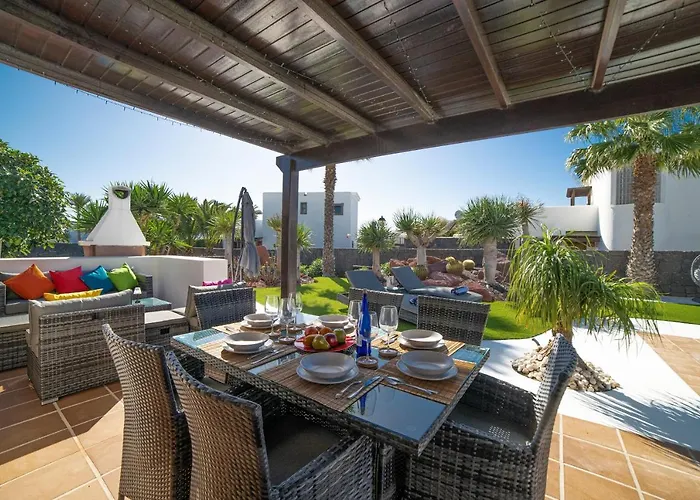 Beautiful Lanzarote 3 Bedrooms Irlanda Private Pool & Only 400m From The Sea Villa *