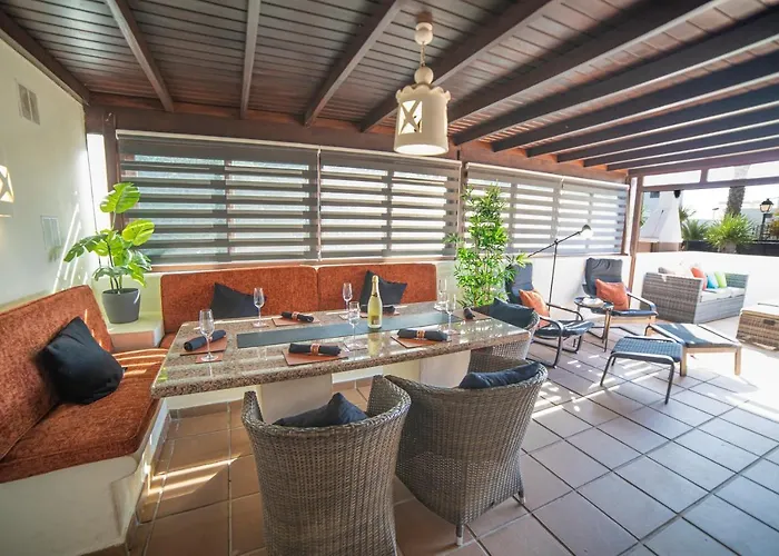 Beautiful Lanzarote 3 Bedrooms Irlanda Private Pool & Only 400m From The Sea Villa