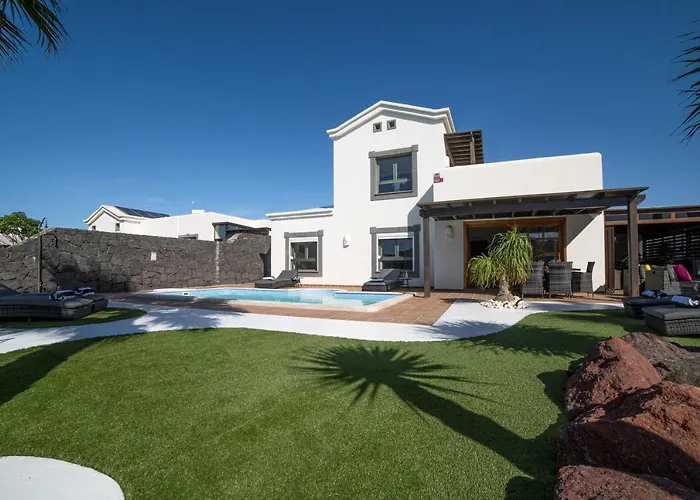 Beautiful Lanzarote 3 Bedrooms Irlanda Private Pool & Only 400m From The Sea