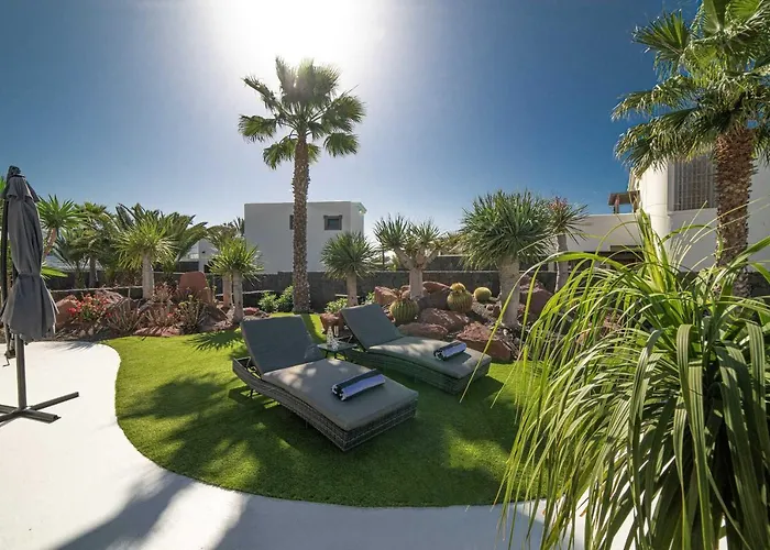 Beautiful Lanzarote 3 Bedrooms Irlanda Private Pool & Only 400m From The Sea Villa