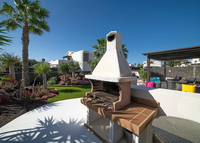 别墅 Beautiful Lanzarote 3 Bedrooms Irlanda Private Pool & Only 400m From The Sea 普拉亚布兰卡