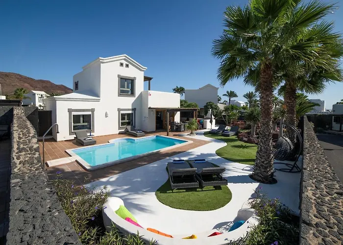 Beautiful Lanzarote 3 Bedrooms Irlanda Private Pool & Only 400m From The Sea