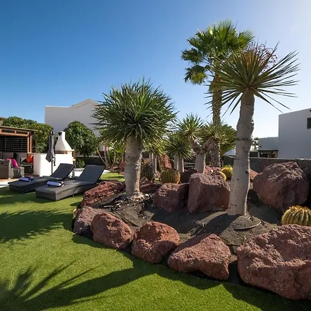 Beautiful Lanzarote 3 Bedrooms Irlanda Private Pool & Only 400m From The Sea 别墅